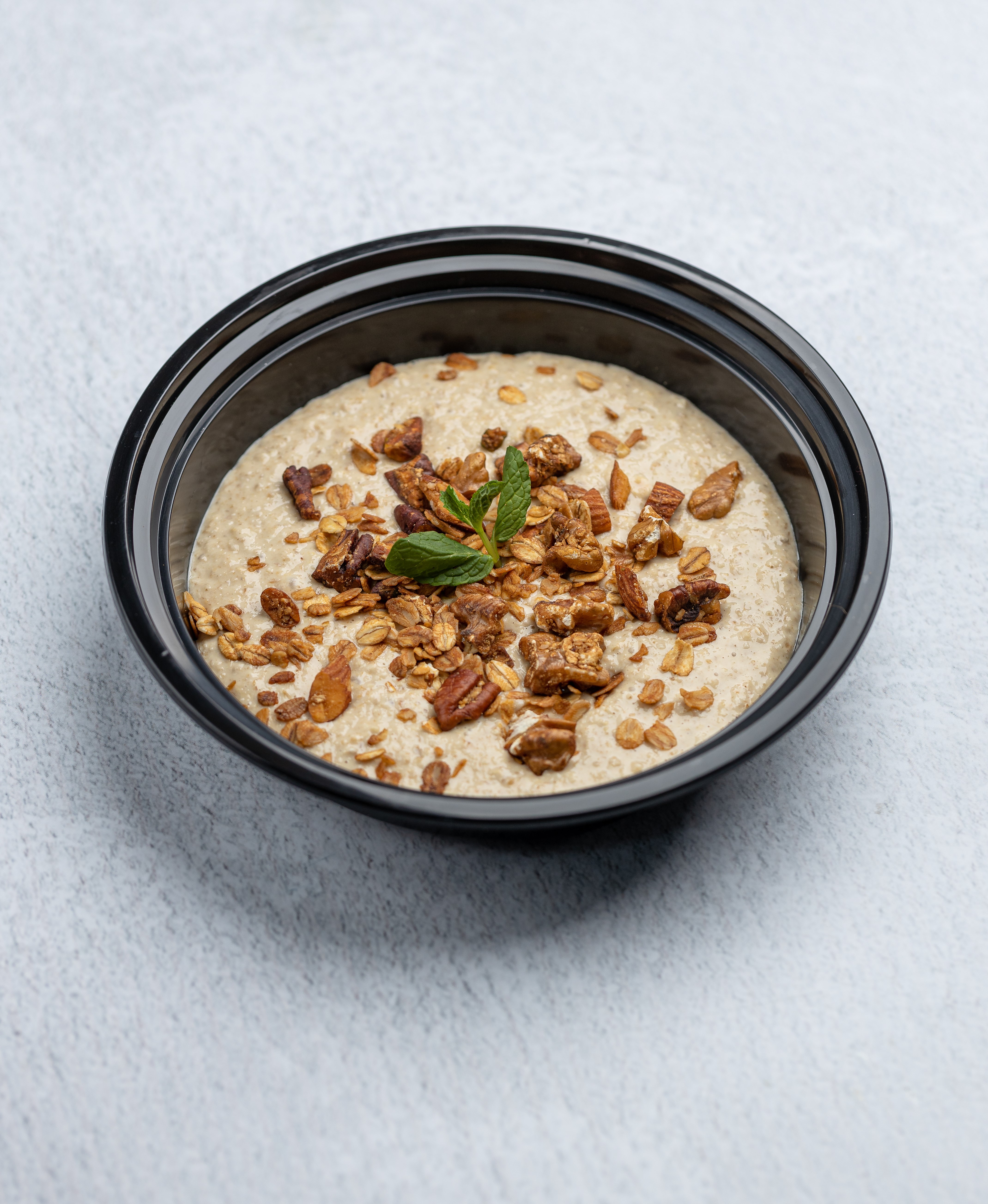 DATES OATMEAL WITH GRANOLA