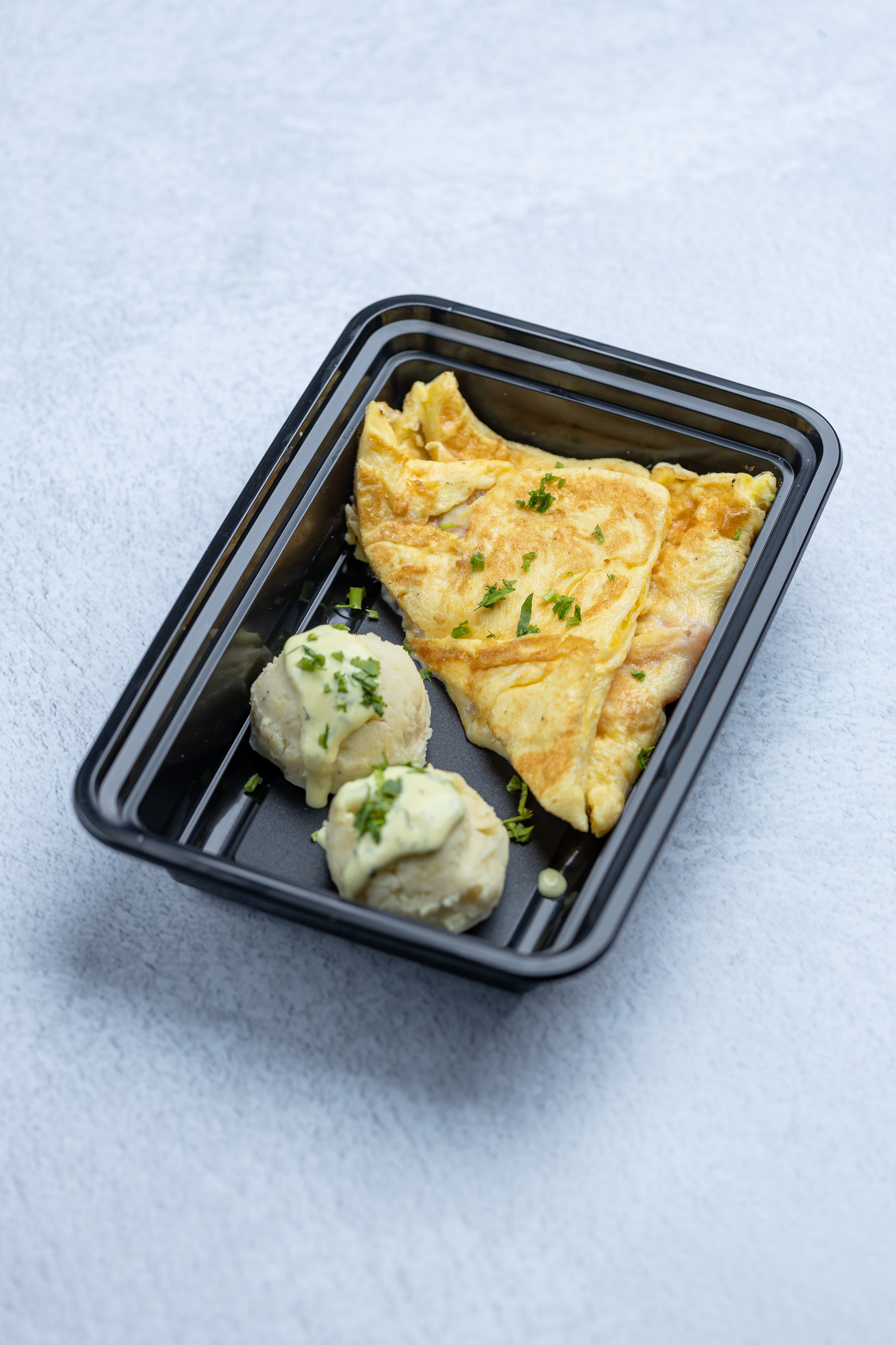 SQUARE EGG WITH TOMATO PANSHERED