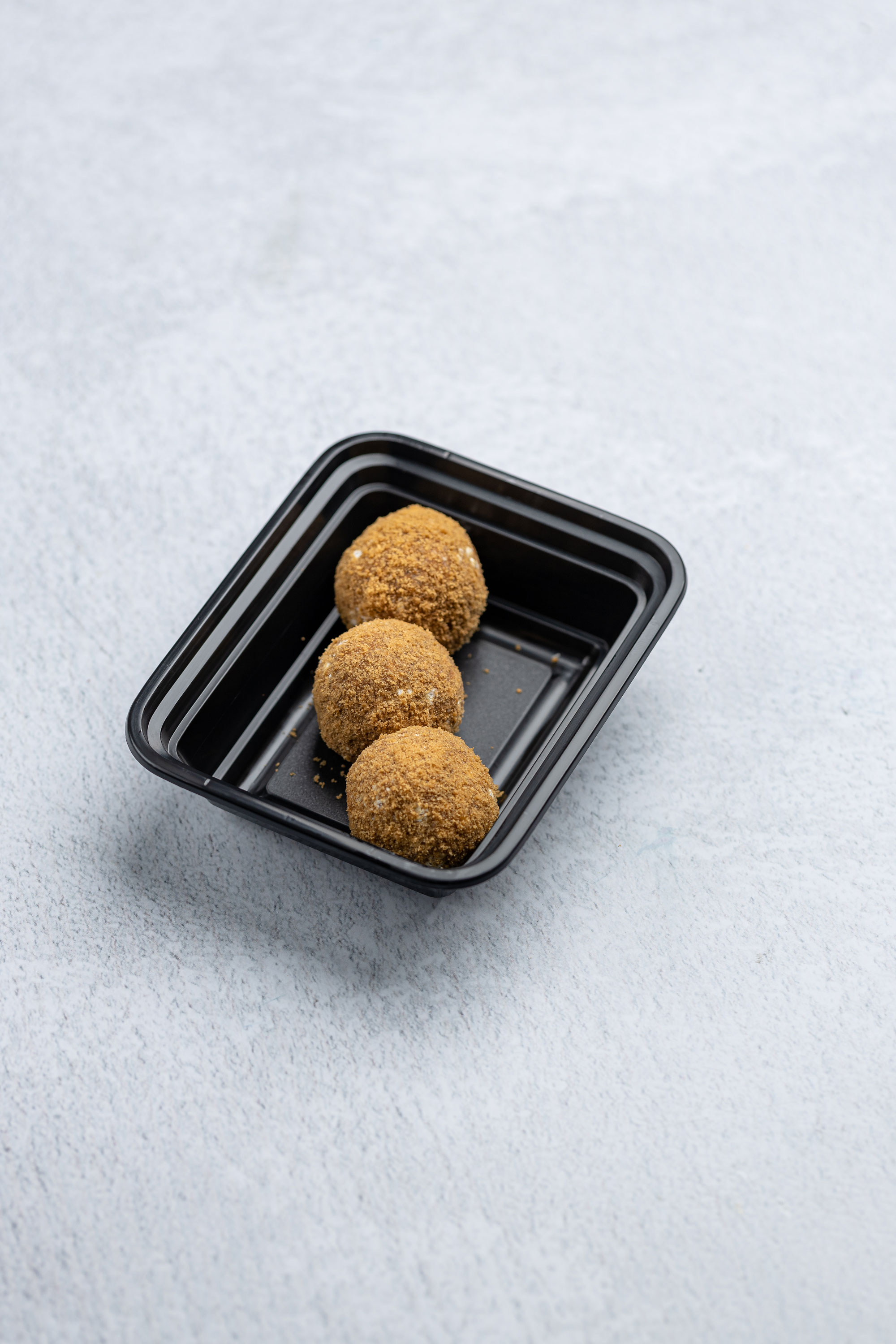 PEANUT BUTTER PROTEIN BALLS